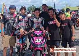 Tim mekanik Kita-Kita Racing