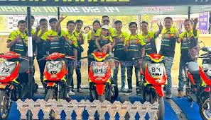 Tim Kita-Kita Racing bersama motor